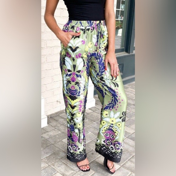 Zara Women’s Floral Print Satin Effect Wide Leg Flowy Pants - Size L - Picture 4 of 13